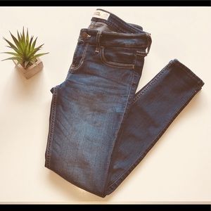Hollister Super Skinny Jeans
